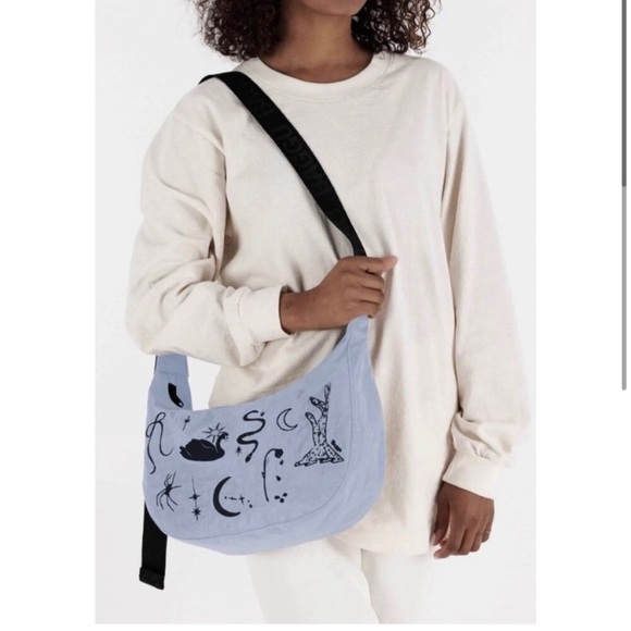 BAGGU Handbags - BAGGU medium crescent ballet icons bag